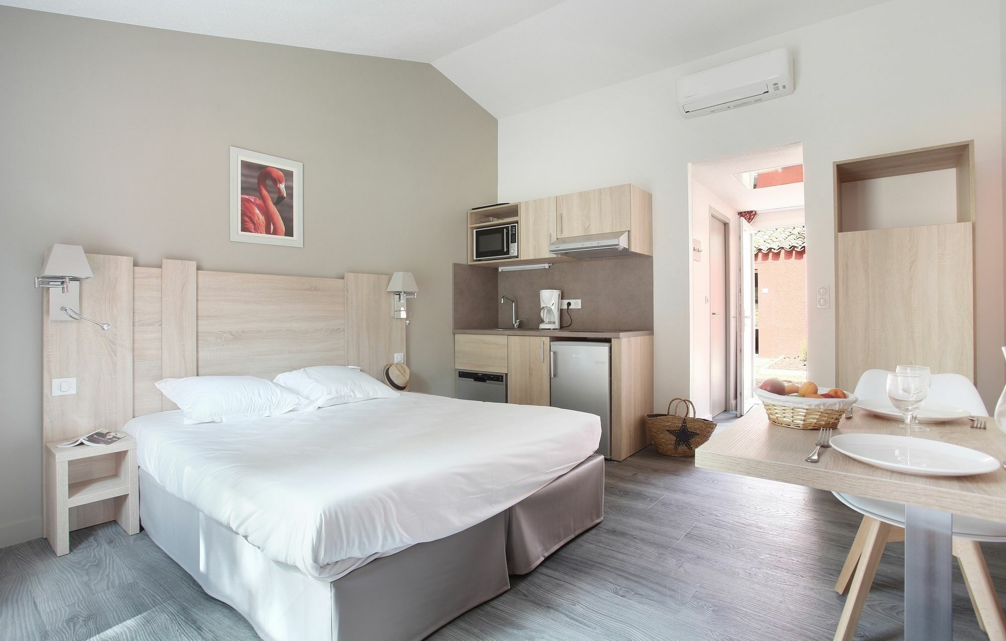Residence Odalys Le Village Camarguais Les Gardians Арл Екстериор снимка