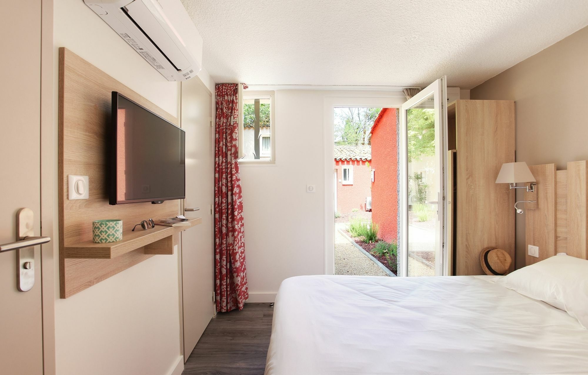 Residence Odalys Le Village Camarguais Les Gardians Арл Екстериор снимка