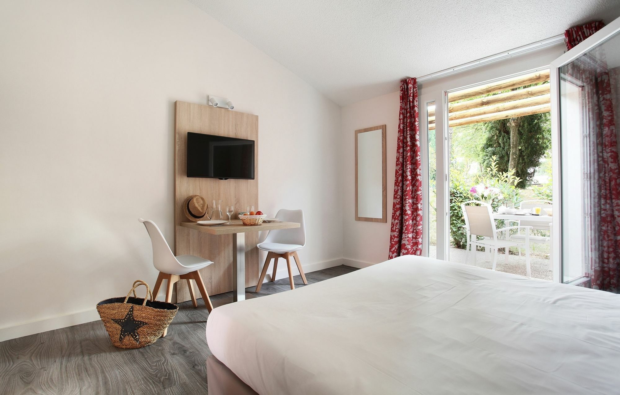 Residence Odalys Le Village Camarguais Les Gardians Арл Екстериор снимка