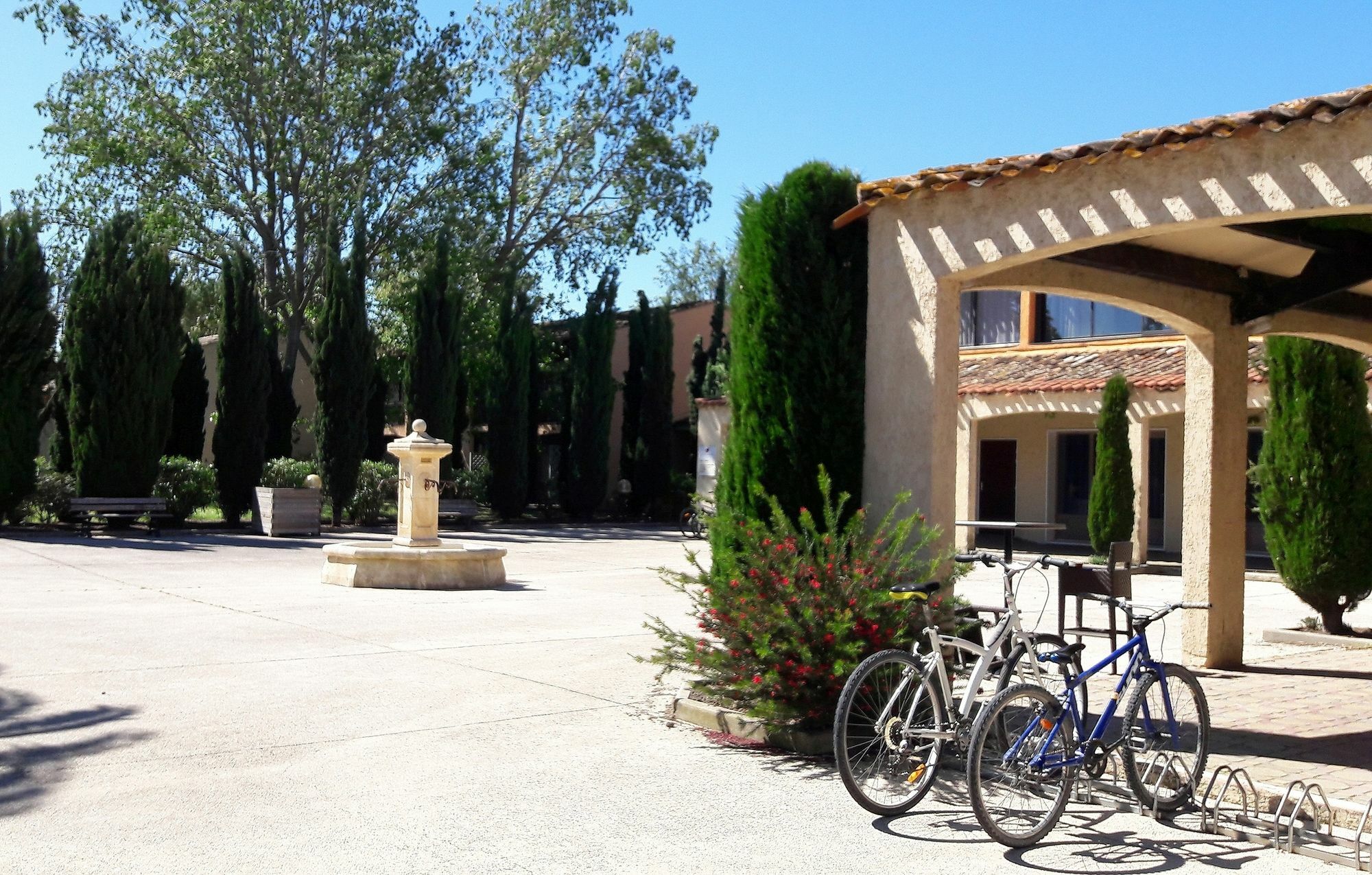 Residence Odalys Le Village Camarguais Les Gardians Арл Екстериор снимка