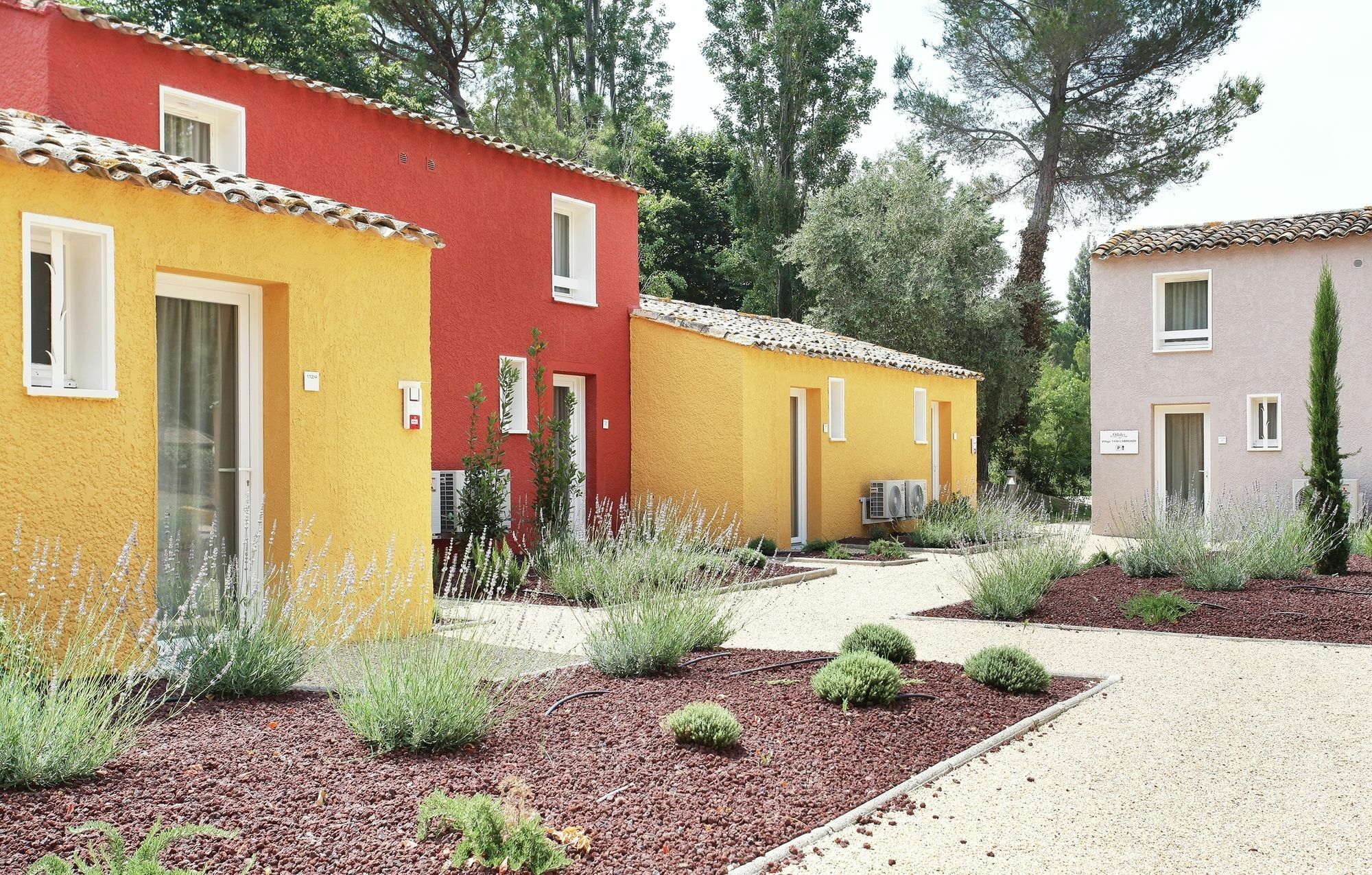 Residence Odalys Le Village Camarguais Les Gardians Арл Екстериор снимка